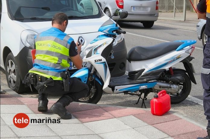 Un motorista herido al chocar su ciclomotor con un coche en Tomiño