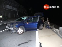 Ilesos al empotrarse contra un muro de piedra en Baiona