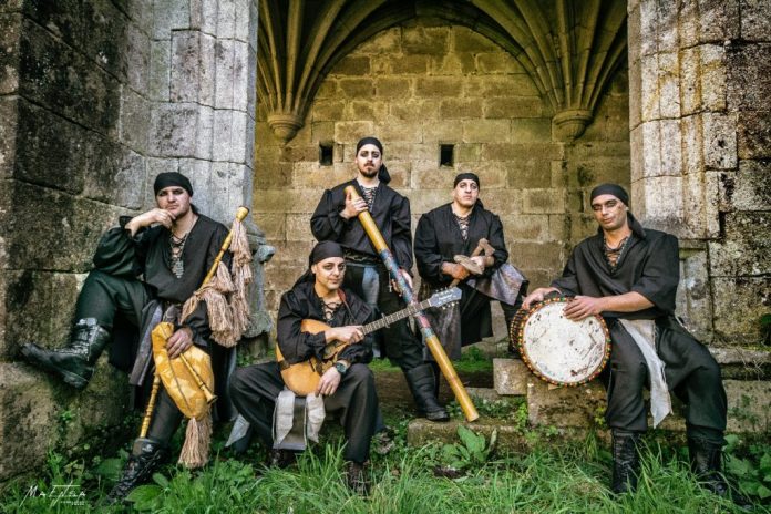 El brujo Queiman y Andrea Pousa, pregoneros de la XXVII Festa da Langosta