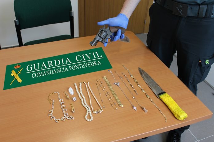 Para el coche por una avería y los vecinos del lugar le roban