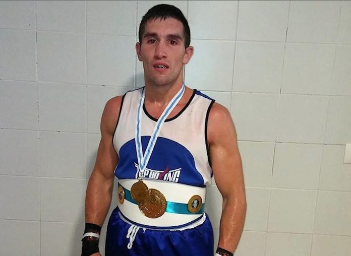 El goianés Charly López se proclama campeón gallego de boxeo