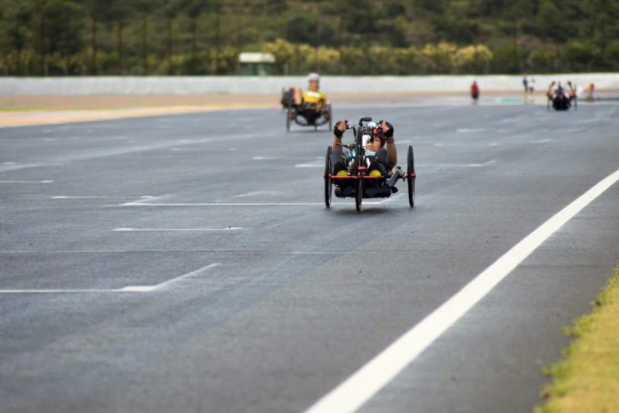 La handbiker baionesa Mila López se impone con autoridad en Valencia