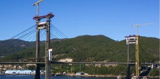 Muere un operario al caer en las obras de ampliación del puente de Rande