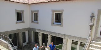 Baiona crea el Patio de los Peregrinos en las nuevas instalaciones de la biblioteca municipal