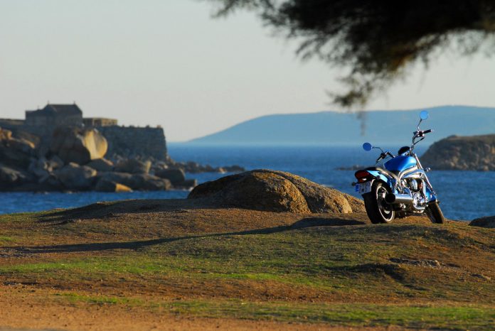 As pozas de Mougás, A Guarda, Tomiño, Baiona, O Rosal o Panxón, en el primer catálogo de rutas en moto de Pontevedra