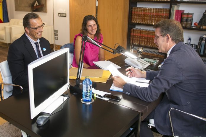 Feijóo recibe al alcalde de Baiona, Ángel Rodal, en San Caetano