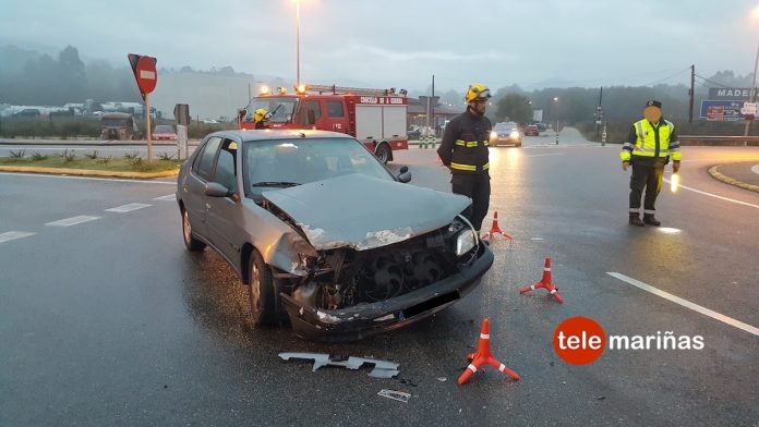 Un accidente en la rotonda de Goián deja una persona herida