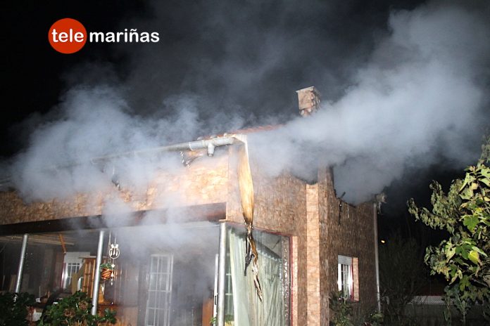 Una estufa de leña provoca el incendio de una casa de Randufe