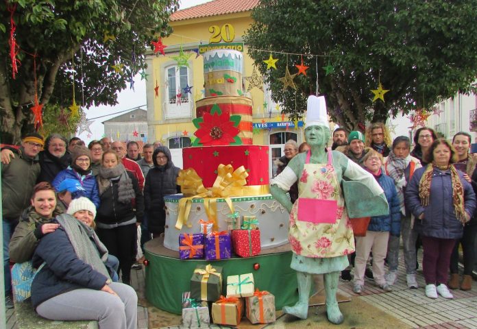 Las asociaciones de A Guarda decoran la villa por Navidad