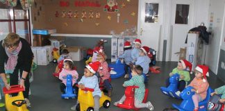 Entregan material de juegos a los niños de la escuela infantil de A Guarda