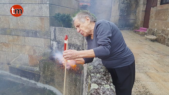 rosa_misa_fogueteira_camos Con 84 años y tirando fuegos