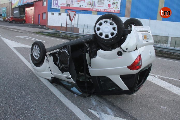 Dos heridos, uno de ellos un menor, en una colisión entre dos vehículos en Vincios
