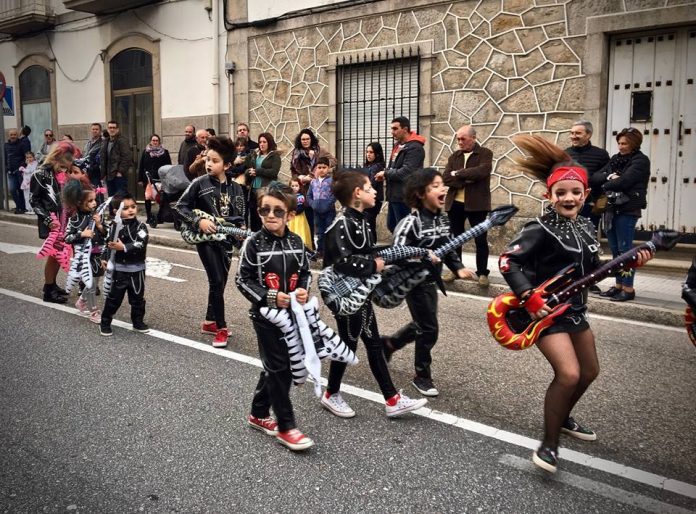 desfile_colegios_aguarda_carnaval18