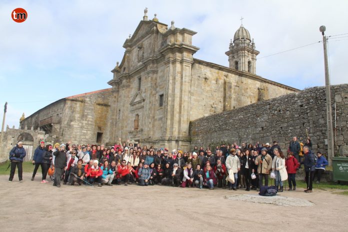 150 peregrinos portugueses llegan a Oia para recorrer el Camino de Santiago de la Costa