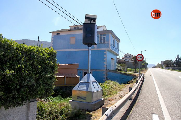 Tráfico instala un radar fijo en Mougás