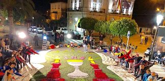 El CPA Gondomar confecciona una alfombra floral para el Corpus
