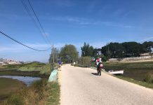 Baiona sustituye la pasarela peatonal de madera paralela a la Avenida Praia Ladeira
