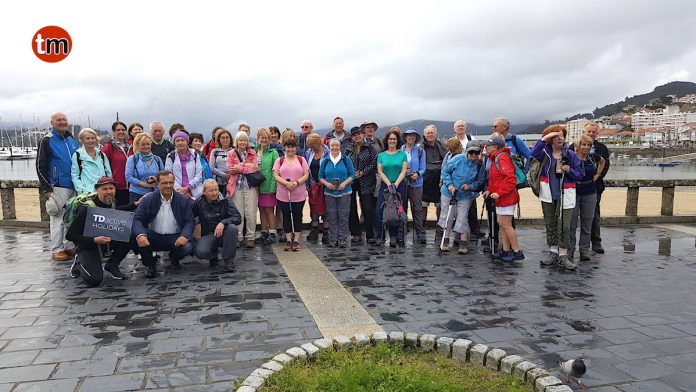 Un grupo de peregrinos irlandeses inician en Baiona el Camino Portugués de la Costa
