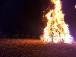 Más de 60.000 personas disfrutaron en Panxón de la noche mágica de San Xoán