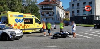 Herido un motorista al colisionar con un turismo en Sabarís