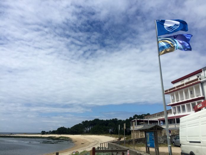 Las playas guardesas Area Grande y O Muiño lucen la Bandera Azul