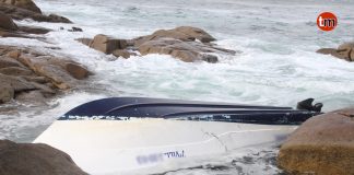 La aparición de una embarcación en la costa de Baredo moviliza a los servicios de emergencia