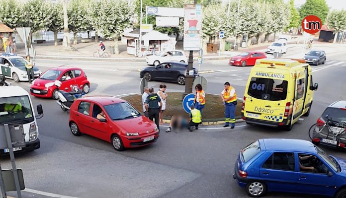 Nuevo accidente de tráfico con un ciclista implicado en la rotonda de A Ramallosa