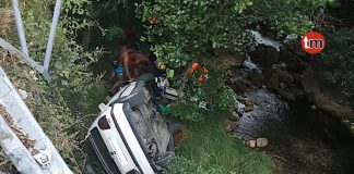 Heridos tras precipitarse con su turismo al río Tamuxe en Oia