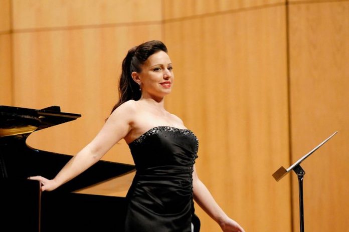 Gala Lírica en la plaza del Concello de Baiona