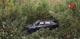 Dos heridos tras precipitarse con su coche por un terraplén en el alto de A Groba