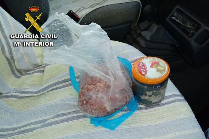 Detenidos dos cazadores de Oia con cebos envenenados