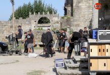 Tele 5 elige Oia para grabar un capítulo de su serie “Vivir sin Permiso”