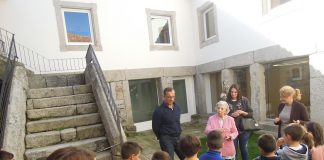 La escritora argentina Angélica Fontenla visita la Biblioteca de Baiona