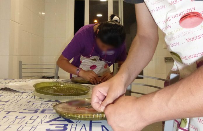 La Asociación Avelaíña recibe una subvención por parte de la Diputación de Pontevedra a través de la convocatoria anual de subvenciones a entidades sin fin de lucro, para el desarrollo del proyecto “Promoción de la autonomía personal en enfermedad mental grave”. Las personas que padecen un trastorno mental grave sufren un déficit funcional en áreas relacionadas con los hábitos saludables, el manejo del entorno social y doméstico, por lo que se hace necesario el desarrollo de programas de vida saludable. En este sentido, se incluyen contenidos especializados sobre educación para la salud, taller de habilidades sociales, módulo de servicios comunitarios, habilidades de la vida diaria, como cocina, alimentación, entre otros. La cuantía concedida es de 5.772,23 € que ayudará a los usuarios de los Centros de A Guarda, Baiona y del dispositivo Comunitario de Condado Paradanta a recuperar habilidades personales y sociales a través de este Programa.