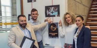 O tomiñés, Sergio Lorenzo Ares, recibe o galardón do Certamen Viaxando