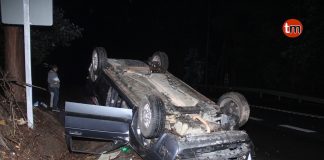 Ilesos tras volcar con su vehículo en Couso
