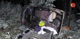 Un septuagenario salva la vida tras precipitarse con su coche sin carné por un terraplén en Gondomar