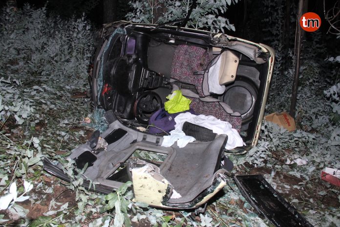 Un septuagenario salva la vida tras precipitarse con su coche sin carné por un terraplén en Gondomar