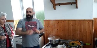 Destacados cocineros gallegos enseñan en A Guarda a elaborar platos económicos, sanos y solidarios
