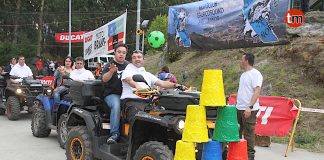 La solidaridad llega montada en quad a Vilaza