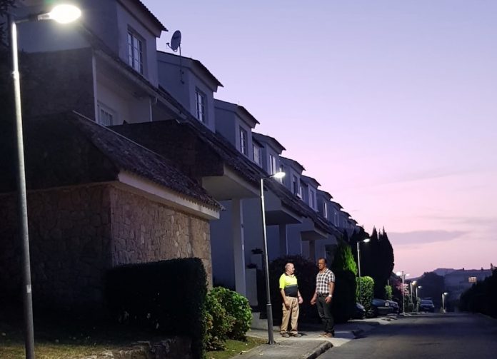 Baiona dota de iluminación LED la zona de la urbanización “O Bosque”