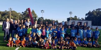 Inauguran el nuevo césped del campo de fútbol de A Sangriña