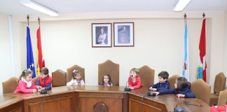 Alumnos de A Guarda visitan las nuevas instalaciones del Concello