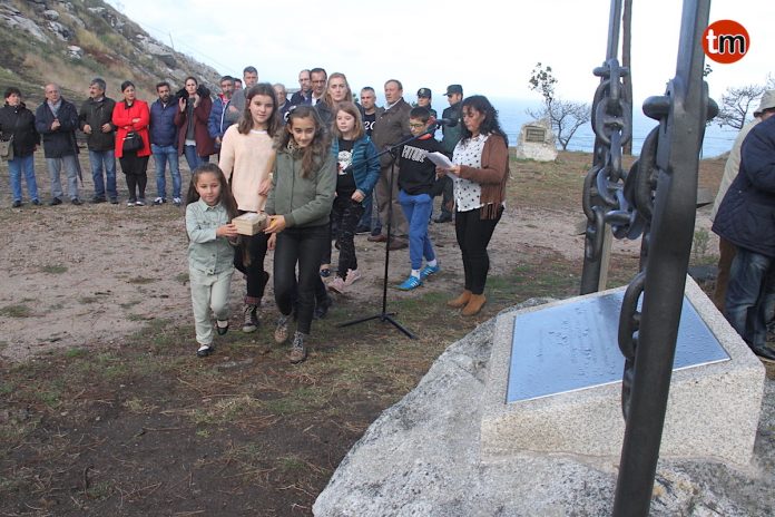 Baiona homenajea la labor de sus vecinos en la lucha contra los incendios