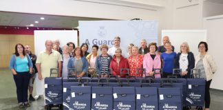 La campaña “A Guarda, todo mui preto” repartió cien carros de compra