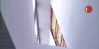 Se derrumba parte del techo del vestuario de la piscina Mancomunada de A Ramallosa