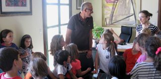 Alumnos del CEIP Humberto Juanes visitan el Concello de Nigrán