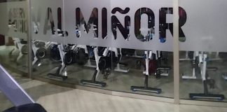 Cierran el vestuario femenino de la Piscina de A Ramallosa por goteras