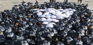 A Guarda tínguese de negro contra as violencias