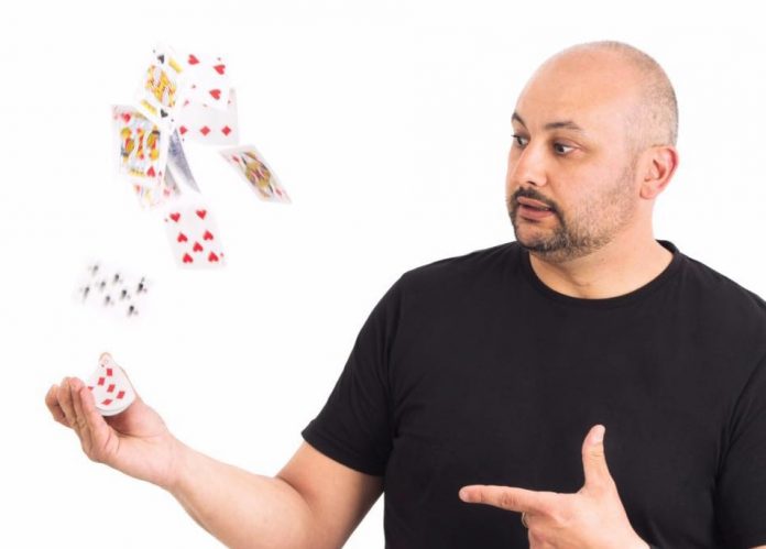 Actuación del mago Deimi en Estás